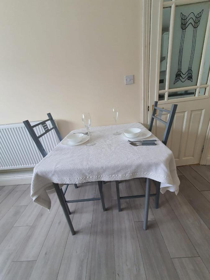 Chantilly Apartment Ickenham Bagian luar foto