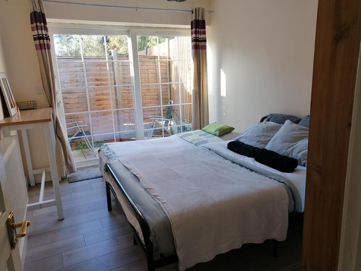 Chantilly Apartment Ickenham Bagian luar foto